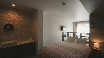 Kamar Double Tradisional | Seprai premium, selimut bulu angsa, dan didekorasi berbeda-beda