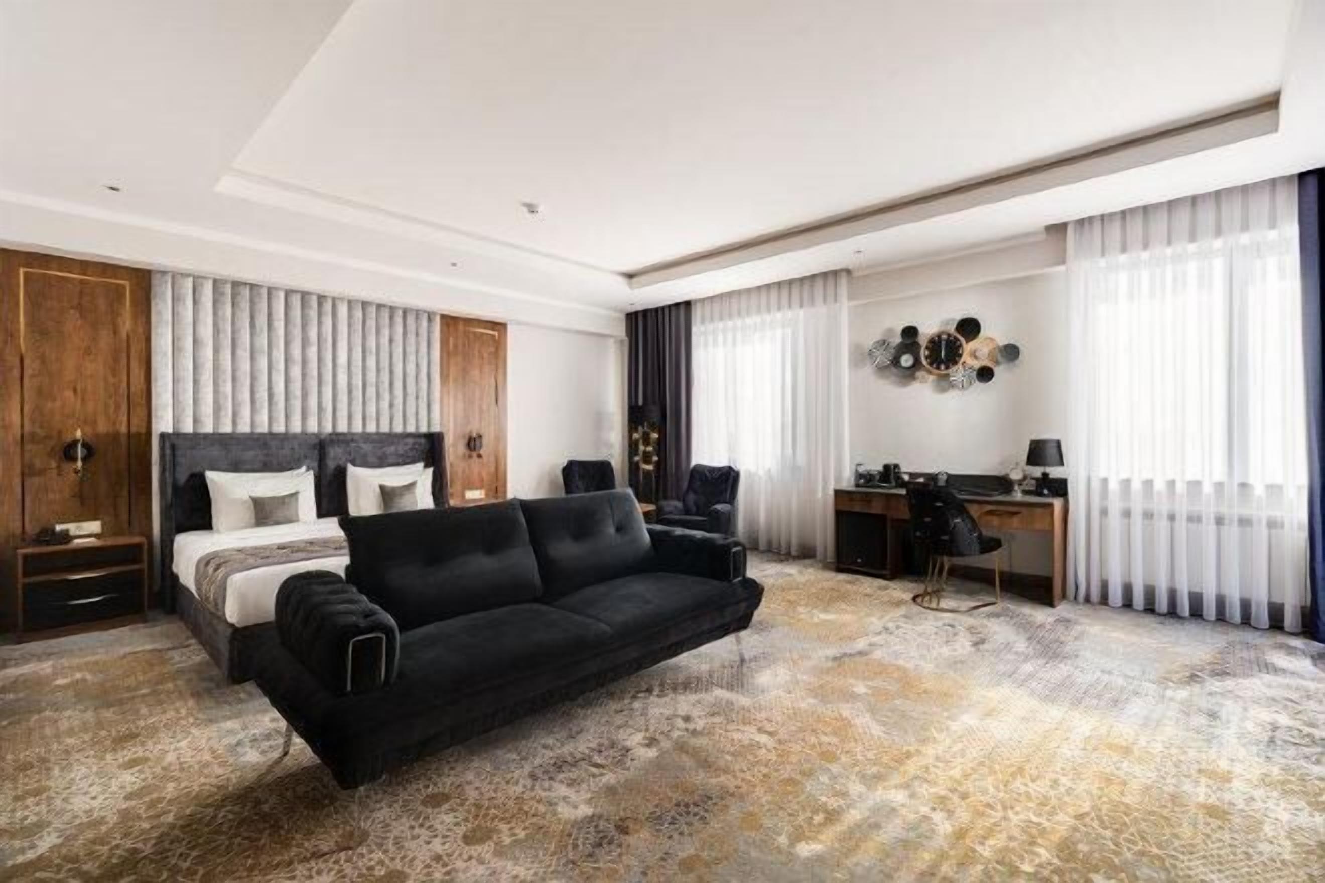 Daunenbettdecken, Betten mit Memory-Foam-Matratzen, Minibar, Zimmersafe