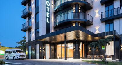 Shamsan Airport Hotel