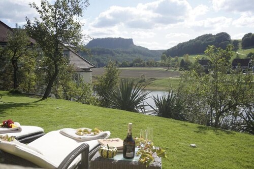 Schöne Maisonette Wohnung 2 Haus Elbjuwel (1. OG / DG)