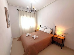 2 bedrooms, iron/ironing board, WiFi, bed sheets