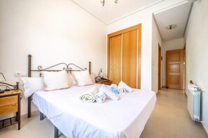 2 slaapkamers, een strijkplank/strijkijzer, wifi, beddengoed