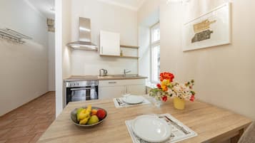 Fridge, stovetop, dishwasher, coffee/tea maker