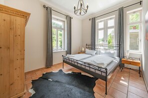 2 Schlafzimmer, Zimmersafe, kostenloses WLAN, Bettwäsche