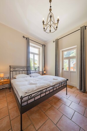 2 Schlafzimmer, Zimmersafe, kostenloses WLAN, Bettwäsche