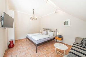 1 bedroom, in-room safe, free WiFi, bed sheets