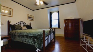 1 slaapkamer, een strijkplank/strijkijzer, wifi, beddengoed