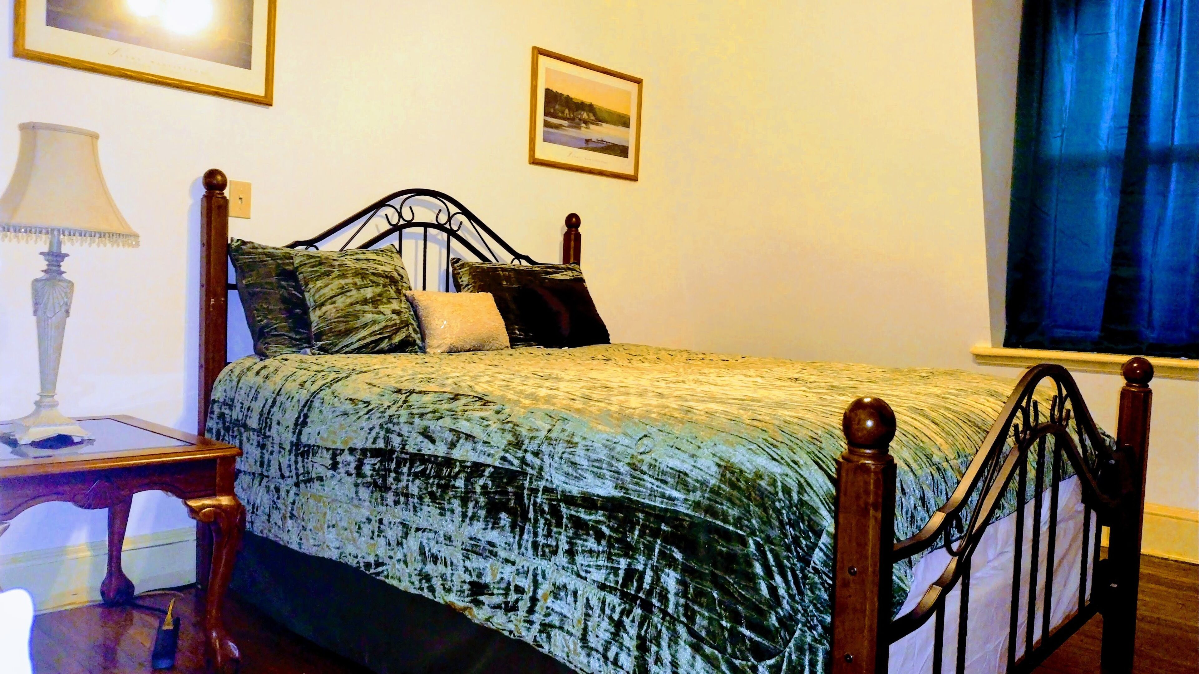 1 habitación, tabla de planchar con plancha, wifi y ropa de cama 
