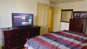 1 slaapkamer, een strijkplank/strijkijzer, wifi, beddengoed