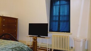 1 slaapkamer, een strijkplank/strijkijzer, wifi, beddengoed