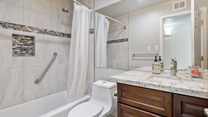 Combined shower/bathtub, hair dryer, towels, soap