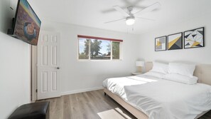 3 bedrooms, in-room safe, desk, iron/ironing board