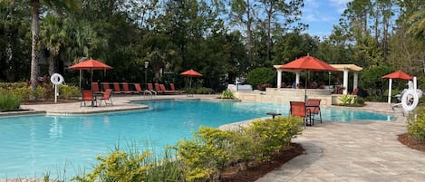 Piscine extérieure, piscine chauffée