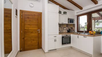 Comfort Apartment A2 | Eigene Küche | Kühlschrank, Mikrowelle, Ofen, Herdplatte