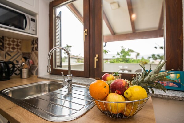 Comfort Apartment A2 | Private kitchen | Fridge, microwave, oven, stovetop - Apartments Malcic (Vir)