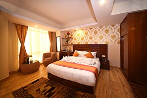 Premium bedding, individually decorated, individually furnished, desk - Hotel Simal (Kathmandu)
