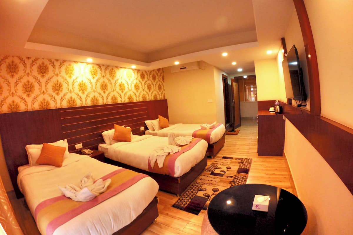 Comfort Triple Room | Premium bedding, individually decorated, individually furnished, desk