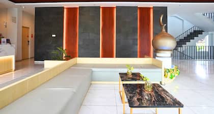 Front One Hotel Pasir Koja Bandung