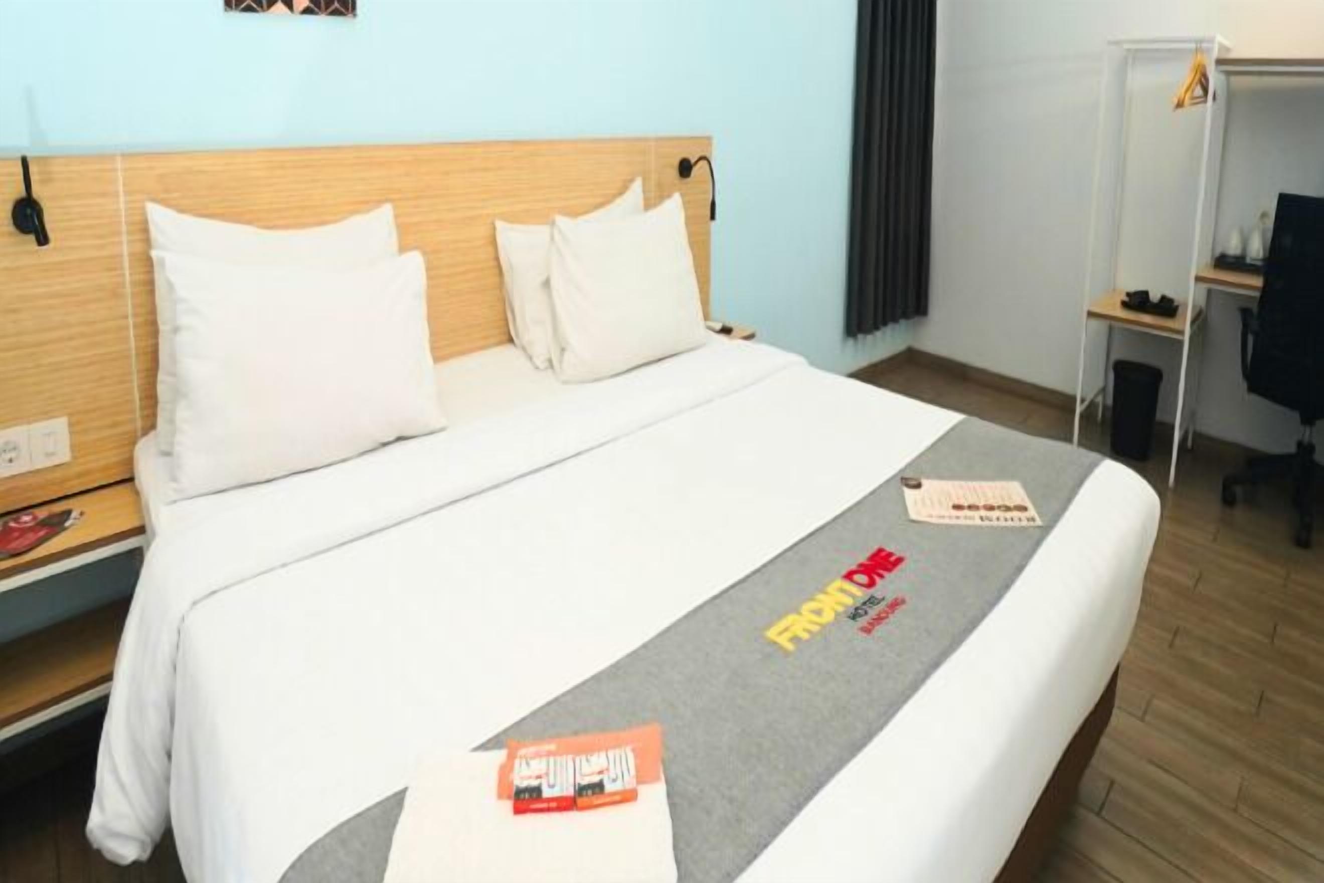 Desk, free WiFi, bed sheets