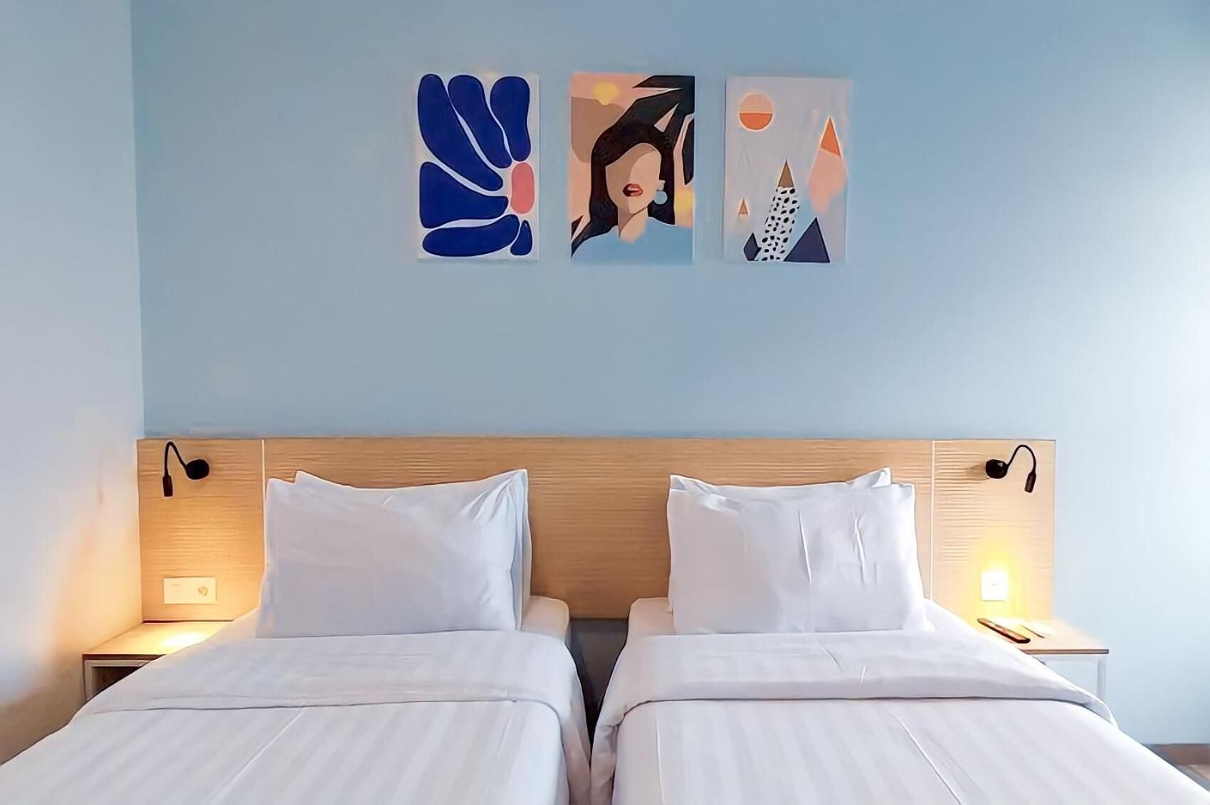 Meja kerja, Wi-Fi gratis, dan seprai linen