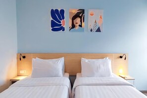 Meja kerja, Wi-Fi gratis, dan seprai linen