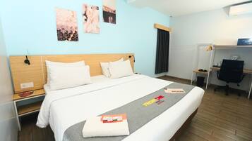 Desk, free WiFi, bed sheets