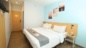 Skrivebord, wi-fi (inkludert) og sengetøy