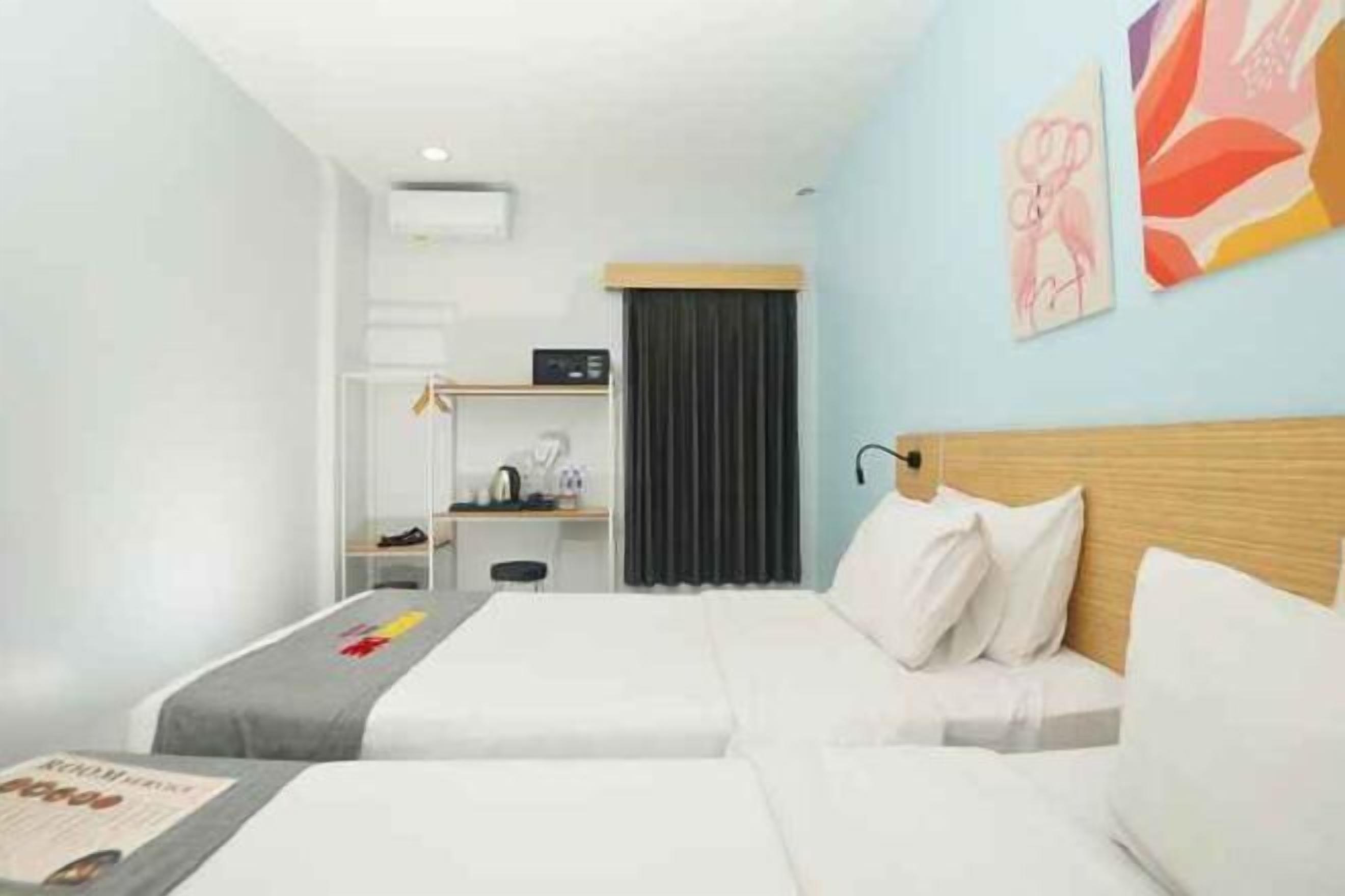 Desk, free WiFi, bed sheets