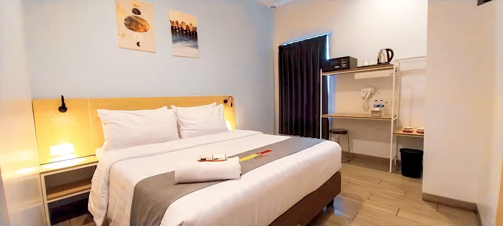 Desk, free WiFi, bed sheets