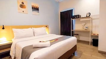 Desk, free WiFi, bed sheets