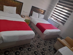 Basic Triple Room | Desk, free WiFi, bed sheets - Revan Otel (Van)