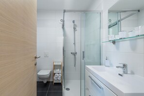 Comfort Apartment A1 | Bathroom | Shower, towels