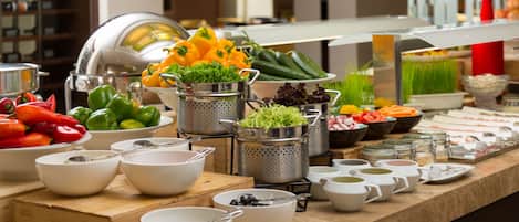 Petit déjeuner buffet servi tous les jours en supplément