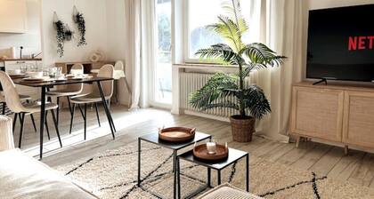 Cozy-Livings/ U-Bahn, Stellplatz, Balkon, Küche