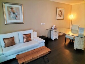 Premium Room | Living area | 80-cm flat-screen TV with digital channels, TV - HOTEL RESTAURANT HERARD  (Bourbonne-les-Bains)