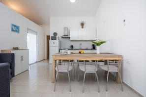 Family Apartment (A1) | 私人厨房 | 冰箱、微波炉、炉灶、烤面包机