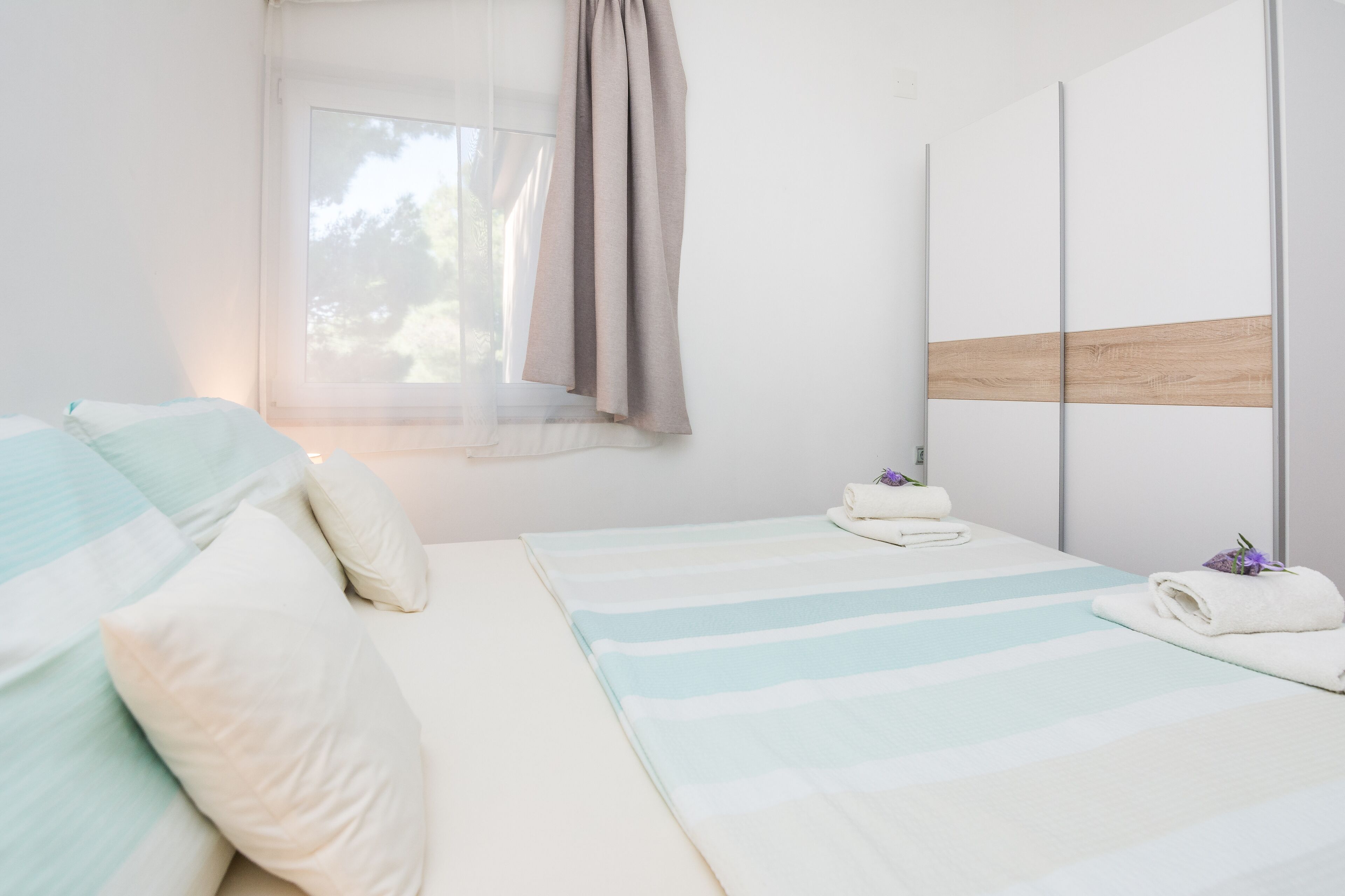 1 bedroom, travel cot, free WiFi, bed sheets