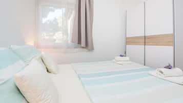 1 bedroom, travel cot, free WiFi, bed sheets