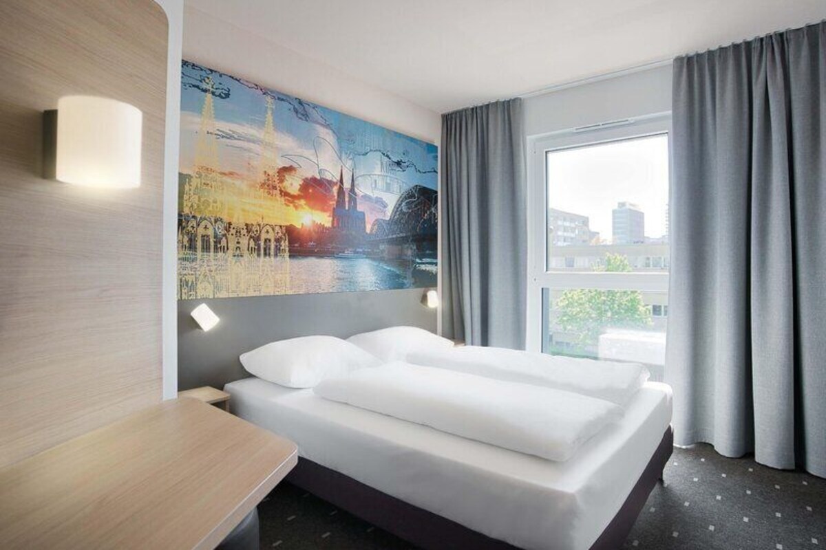 Double Room | Desk, WiFi (free), bed sheets