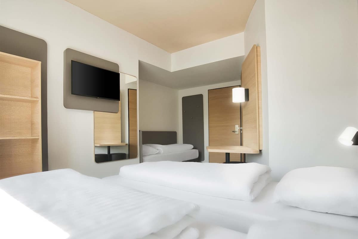Chambre triple | 1 chambre, bureau, accĂšs au Wi-Fi (inclus), literie fournie