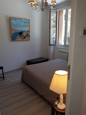 2 chambres, fer et planche à repasser, accès au Wi-Fi (inclus)