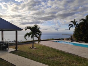 Pool - villa with exceptional sea view (Saint Paul)