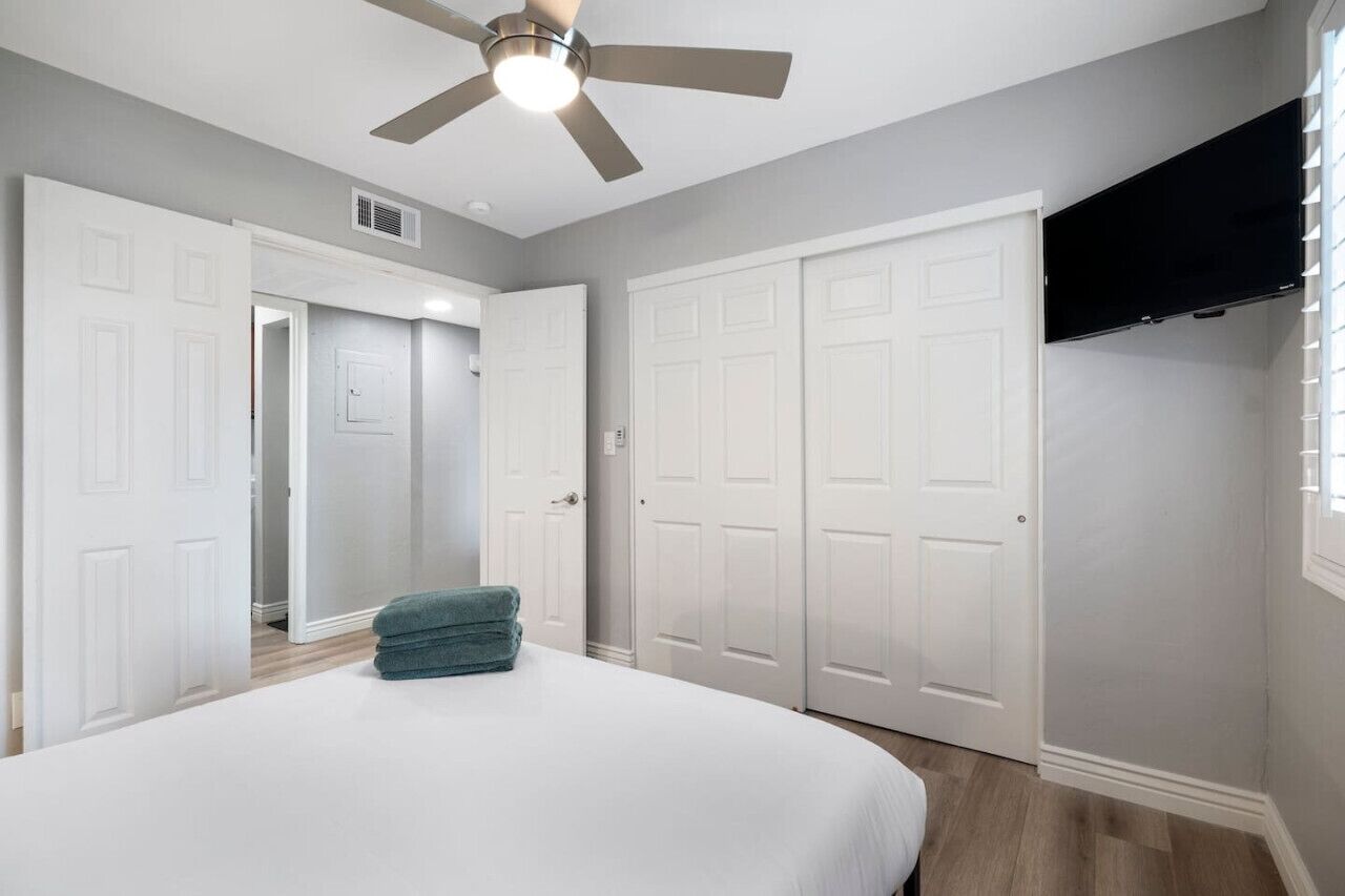 2 多间卧室、办公桌、熨斗/熨衣板、旅行婴儿床