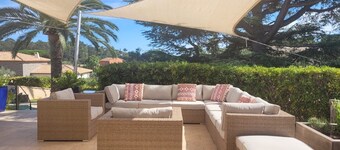 VILLA with swimming pool, 500m beach, Port Cros National Park and near St Tropez)