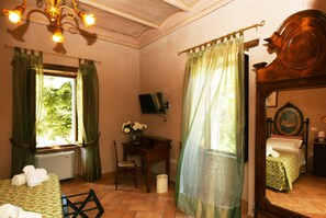 Panoramic Room | Egyptian cotton sheets, premium bedding, down duvets, in-room safe - Agriturismo Villino Bellavista (Spoleto)