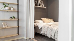City Studio | Iron/ironing board, WiFi (free), individually furnished, bed sheets - Great location between Ratina and Arena (Tampere)