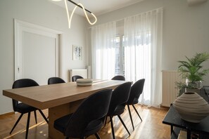 Lyxlägenhet - 4 sovrum - balkong | Matservice på rummet