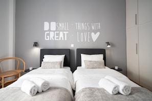 Apartamento superluxo, 4 quartos, sacada | 4 quartos, roupas de cama premium, cofres nos quartos