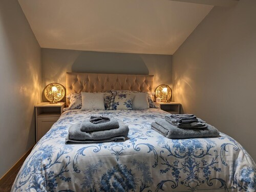 Gîte Cosy à Abzac avec Jardin, Proche Confolens et Services Inclus