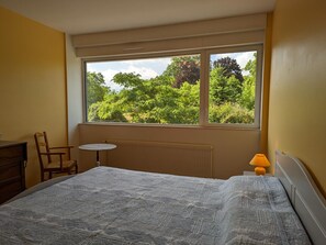 3 bedrooms, desk, free WiFi, bed sheets - Comfortable house with private garden, internet, parking (Agris)